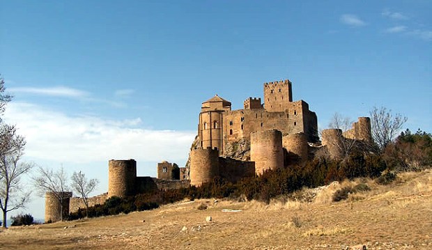 Castillo_de_Loarre_-_Vista_cropped